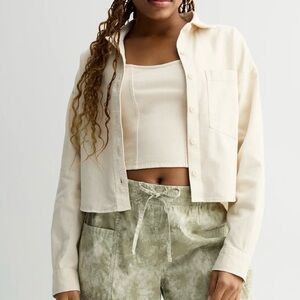 Cropped Button up shirt, Cream Color, Size Small